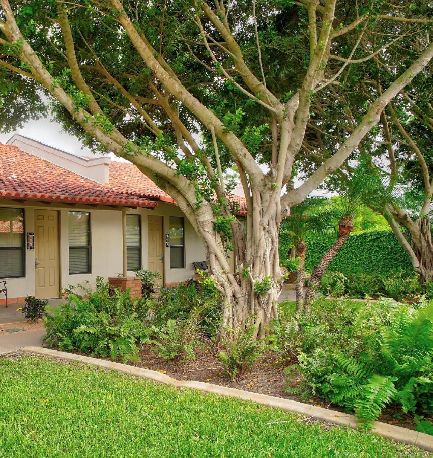 The Bungalows On Shary McAllen Exterior photo